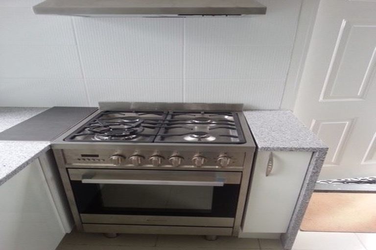 Photo of property in 1/60 Mcleod Road, Te Atatu South, Auckland, 0610