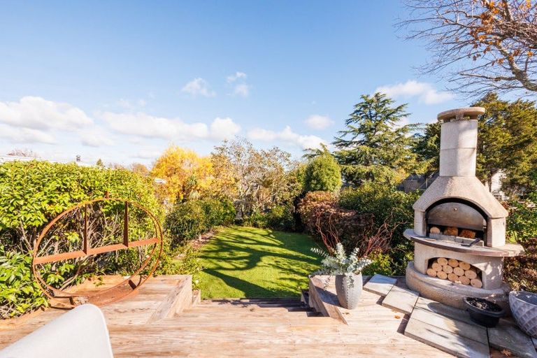 Photo of property in 70 Heretaunga Street, Palmerston North, 4414