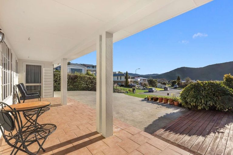 Photo of property in 22 Rimu Terrace, Waikawa, Picton, 7220