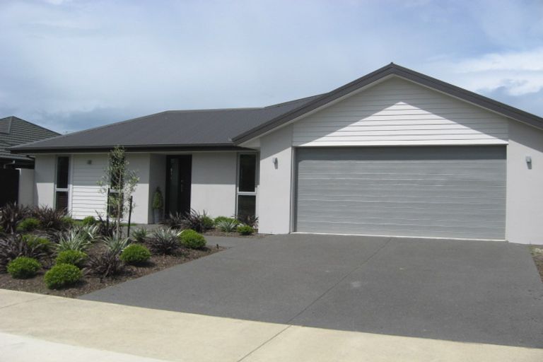 Photo of property in 14 Crombie Green, Northwood, Christchurch, 8051