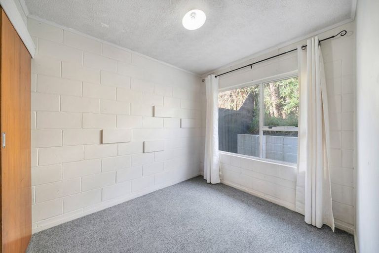 Photo of property in 1/17 Emirau Place, Glenfield, Auckland, 0629