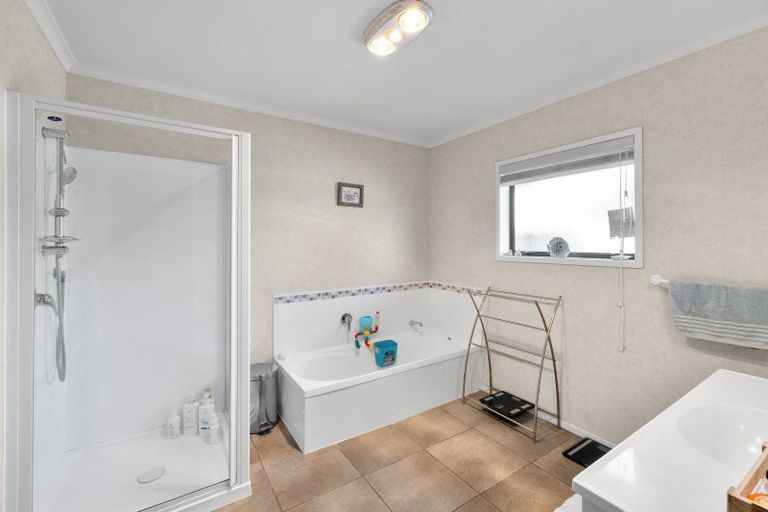 Photo of property in 11 Frame Place, Owhata, Rotorua, 3010
