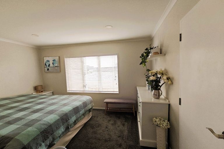 Photo of property in 98 Oaktree Avenue, Browns Bay, Auckland, 0630