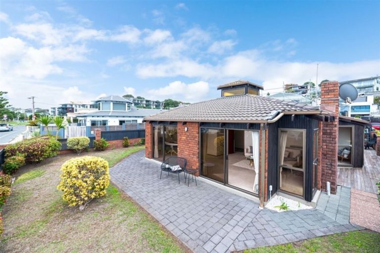 Photo of property in 1/28 Manly Esplanade, Browns Bay, Auckland, 0630