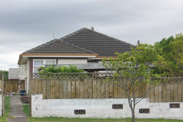 Photo of property in 70 Archibald Road, Kelston, Auckland, 0602