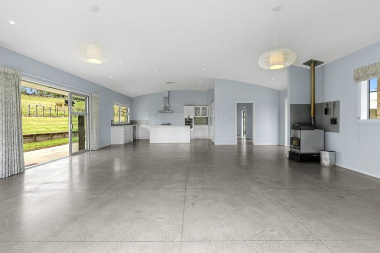 Photo of property in 14b Wairere Road, Waitakere, Henderson, 0782