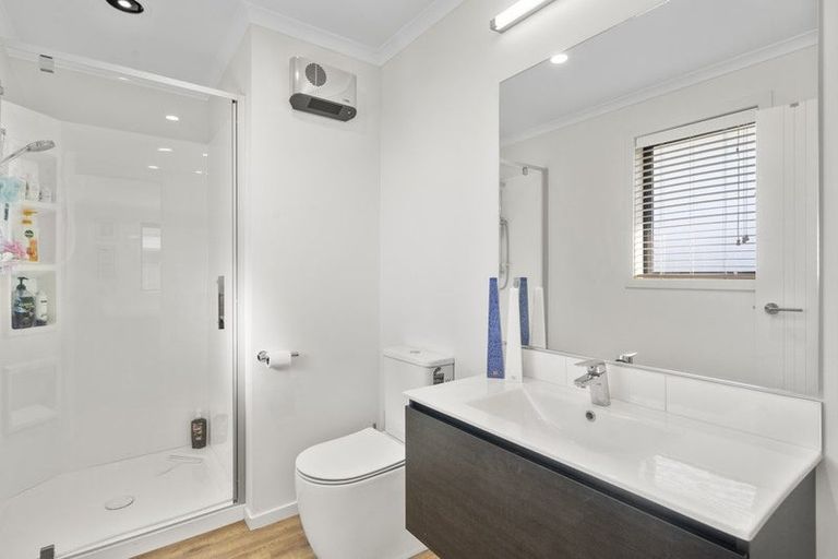 Photo of property in 16 Austin Reid Avenue, Carterton, 5713