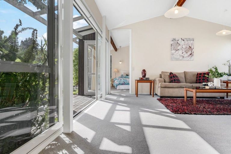 Photo of property in 13 Tyrian Close, Half Moon Bay, Auckland, 2012