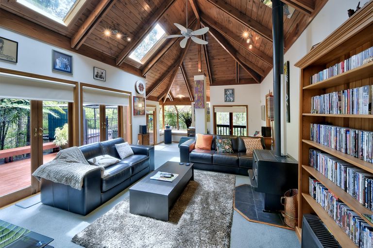 Photo of property in 16 Kauri Loop Road, Oratia, Auckland, 0604