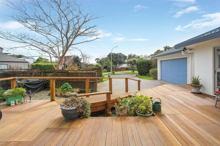 Photo of property in 14 Millen Place, Clarks Beach, 2122