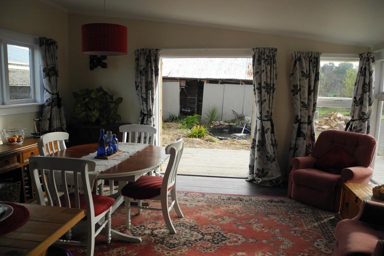 Photo of property in 22 Timaru Road, Waimate, 7924