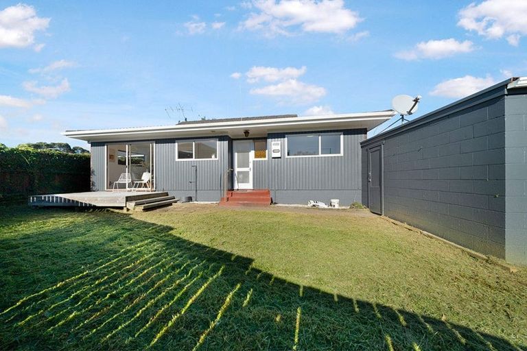 Photo of property in 3/1a Amberley Avenue, Te Atatu South, Auckland, 0610