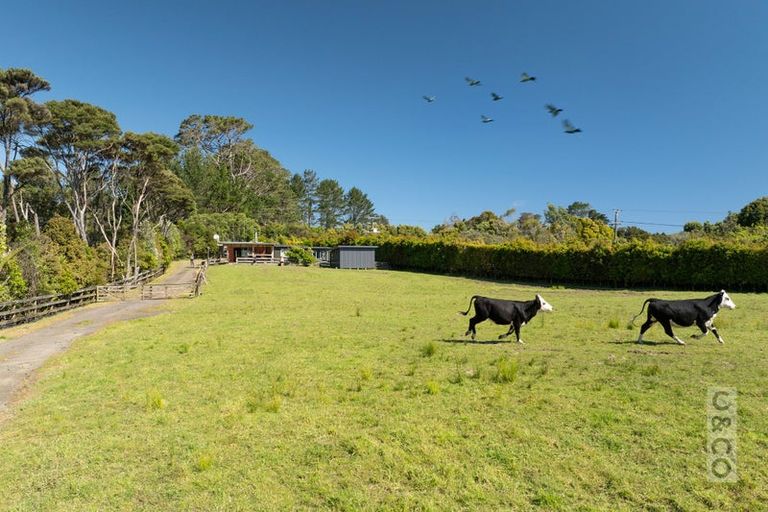 Photo of property in 35a Fork Road, Kumeu, 0891