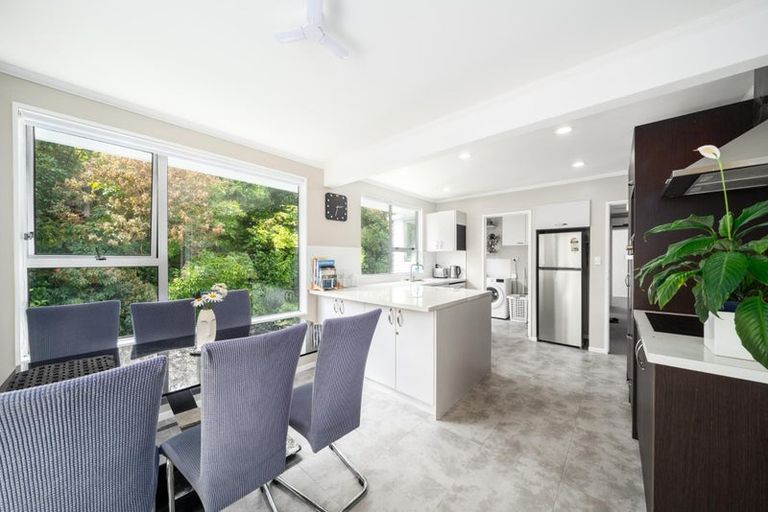 Photo of property in 4 Rokewa Way, Paparangi, Wellington, 6037