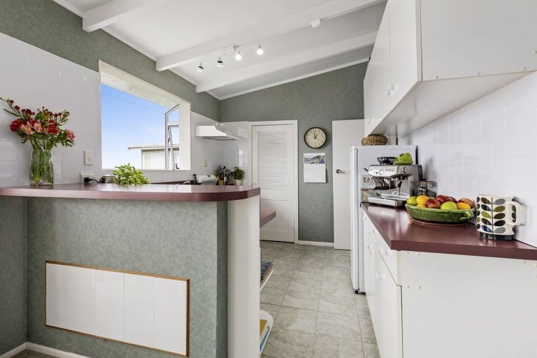 Photo of property in 18 Maple Grove, Kingston, Wellington, 6021