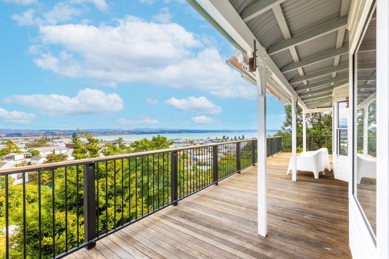 Photo of property in 23 Denholm Road, Hospital Hill, Napier, 4110