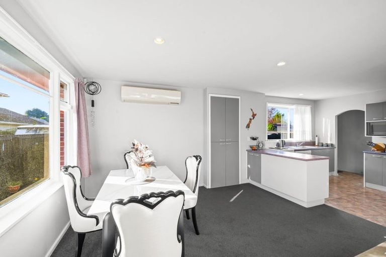 Photo of property in 1/310 Main North Road, Redwood, Christchurch, 8051