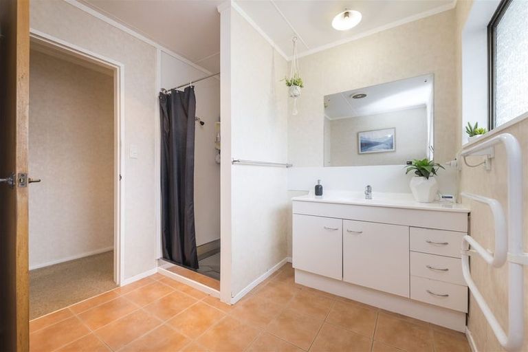 Photo of property in 80 John F Kennedy Drive, Milson, Palmerston North, 4414