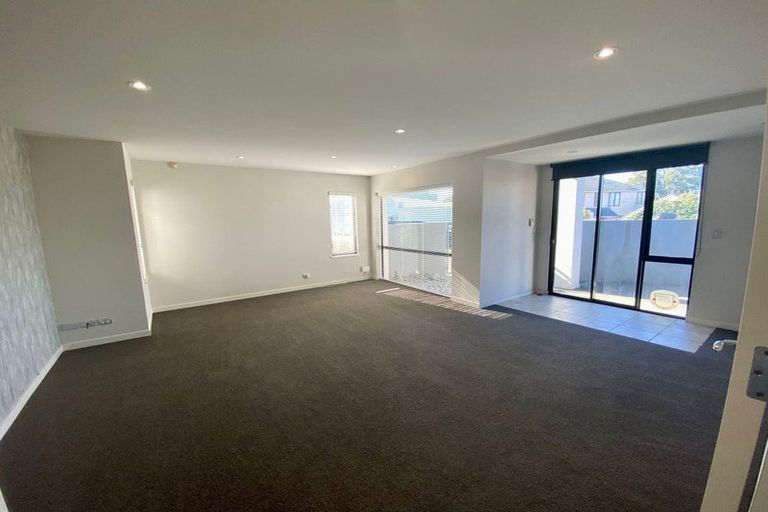 Photo of property in 49a Renoir Street, West Harbour, Auckland, 0618