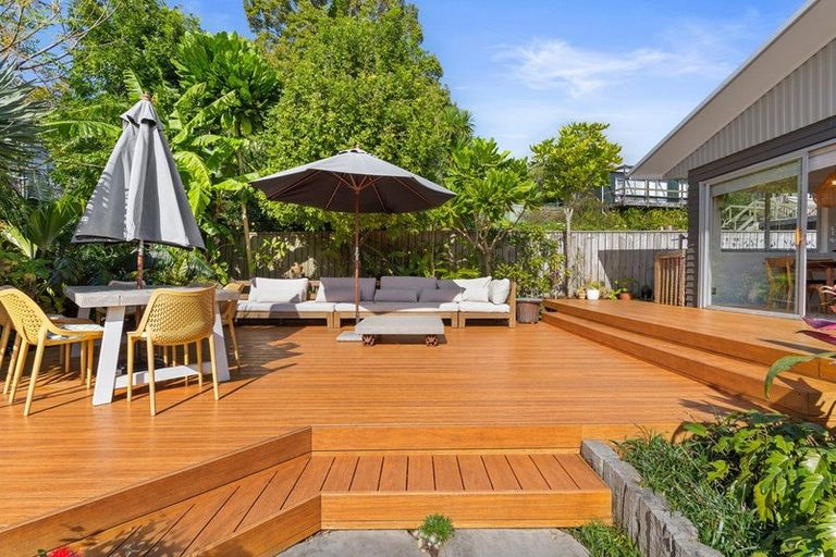 Photo of property in 1/26 Nor'east Drive, Northcross, Auckland, 0632