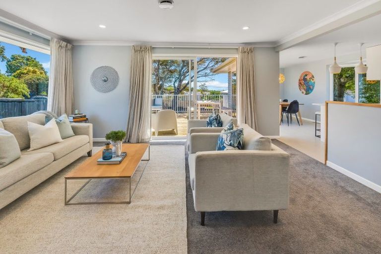 Photo of property in 17 Advene Road, Cockle Bay, Auckland, 2014