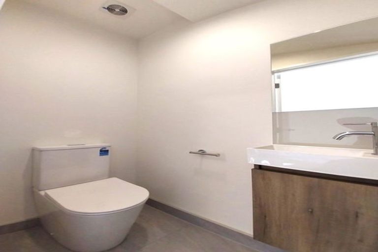 Photo of property in 10/476 West Coast Road, Glen Eden, Auckland, 0602