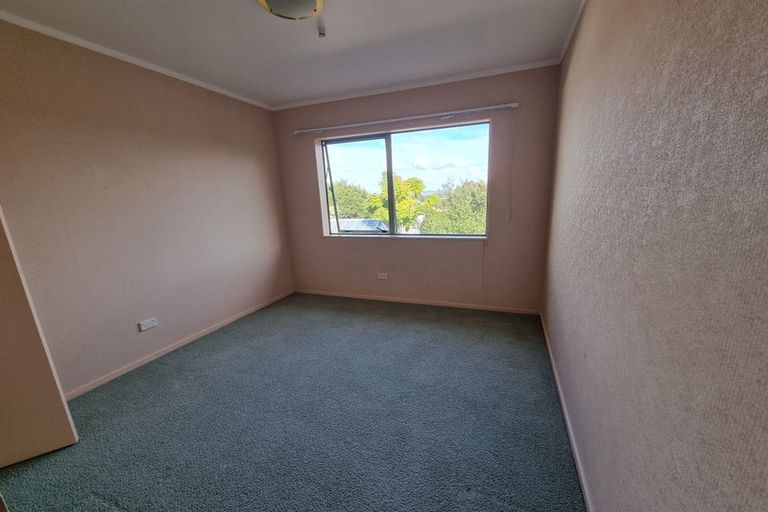 Photo of property in 16 Garcia Place, West Harbour, Auckland, 0618