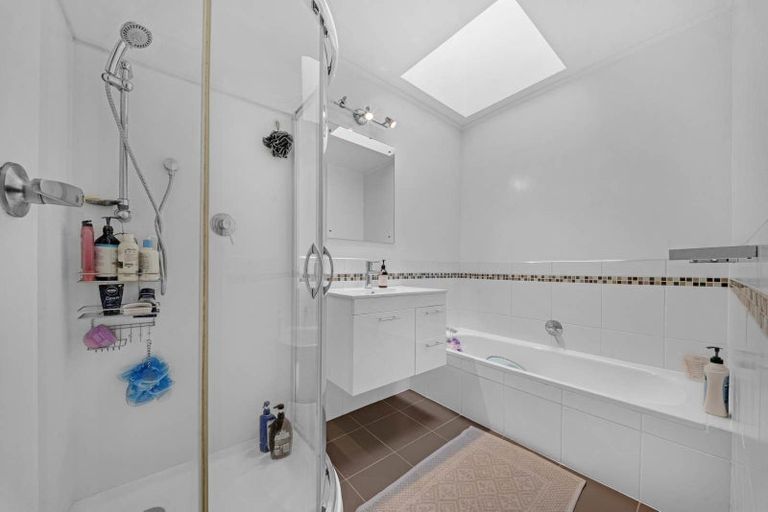 Photo of property in 2/3 Diosma Place, Botany Downs, Auckland, 2010