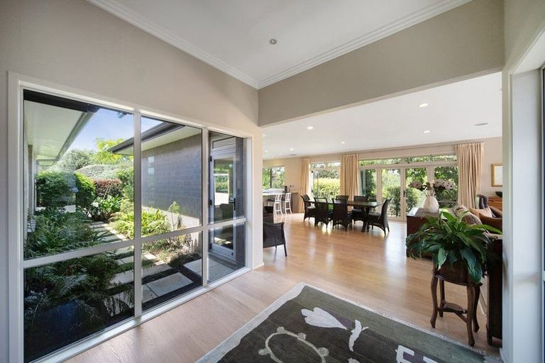 Photo of property in 14 Pescara Point, Karaka, Papakura, 2113