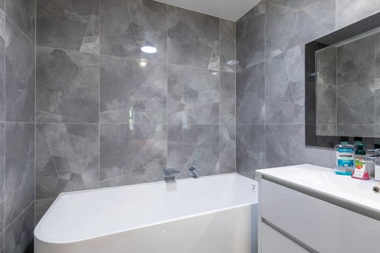 Photo of property in 10/66 Clayburn Road, Glen Eden, Auckland, 0602