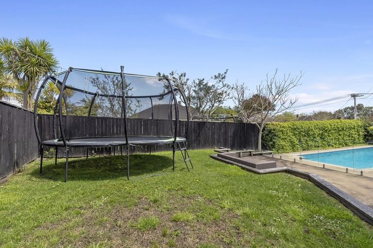 Photo of property in 14 Fraser Road, Narrow Neck, Auckland, 0624