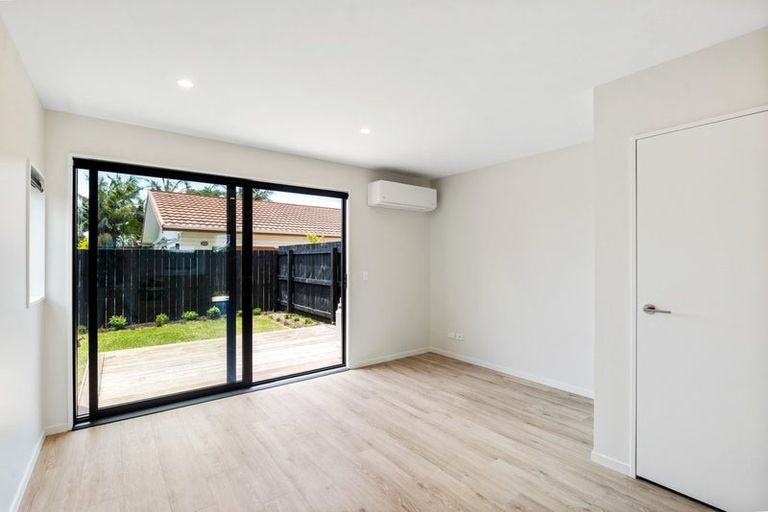 Photo of property in 2/77 Matipo Road, Te Atatu Peninsula, Auckland, 0610
