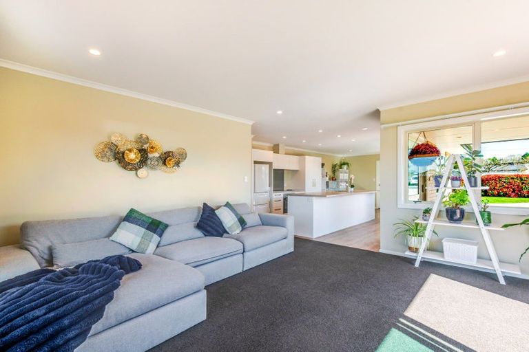 Photo of property in 17 Bell Street, Otane, 4202