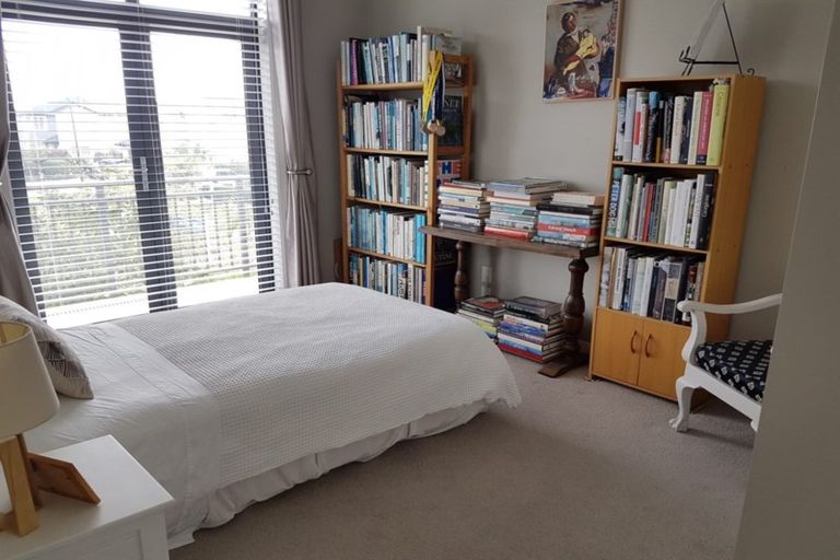 Photo of property in 14 Trecarne Street, Karaka, Papakura, 2113