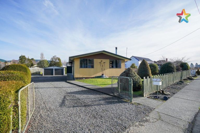 Photo of property in 15 Queen Street, Otautau, 9610