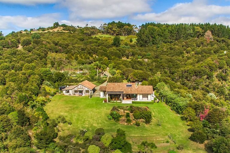 Photo of property in 32 Radar Road, Hot Water Beach, Whitianga, 3591