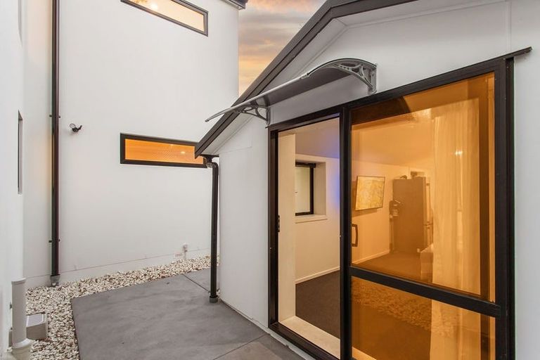 Photo of property in 19 Hutcheson Street, Sydenham, Christchurch, 8023