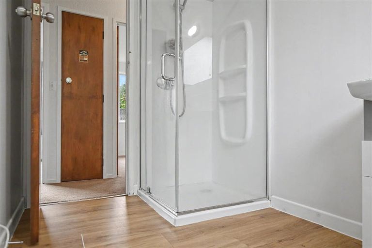 Photo of property in 14 Kilcar Place, Massey, Auckland, 0614
