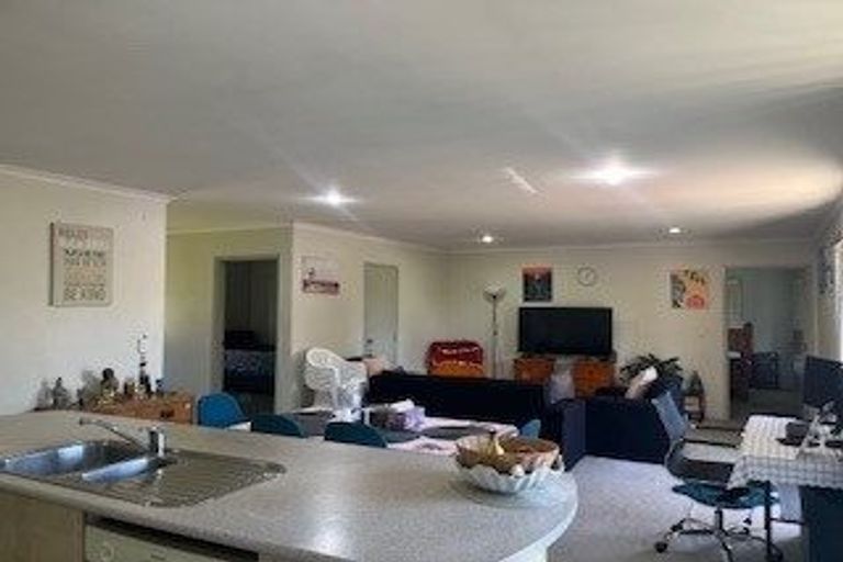 Photo of property in 2 Amsterdam Place, Avondale, Auckland, 0600