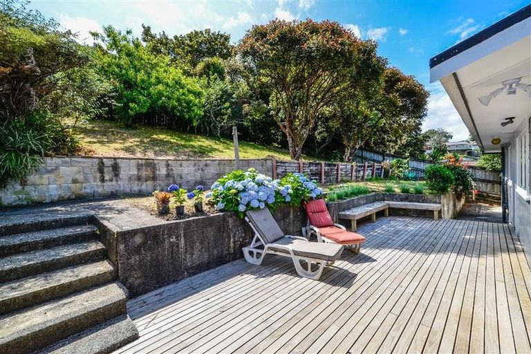 Photo of property in 70 Chilcott Road, Henderson, Auckland, 0612