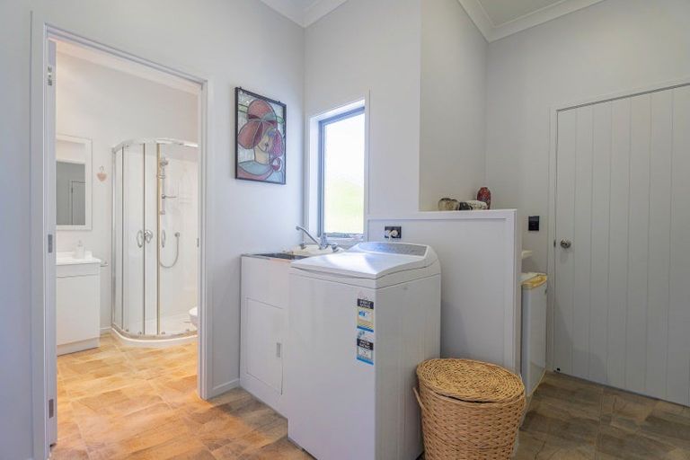 Photo of property in 16 Ohuka Place, Whitianga, 3510