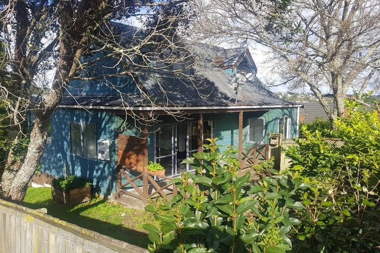 Photo of property in 1/22 Valecrest Place, Bayview, Auckland, 0629