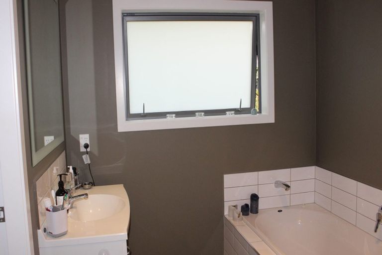 Photo of property in 4 Lakshmi Place, Khandallah, Wellington, 6035