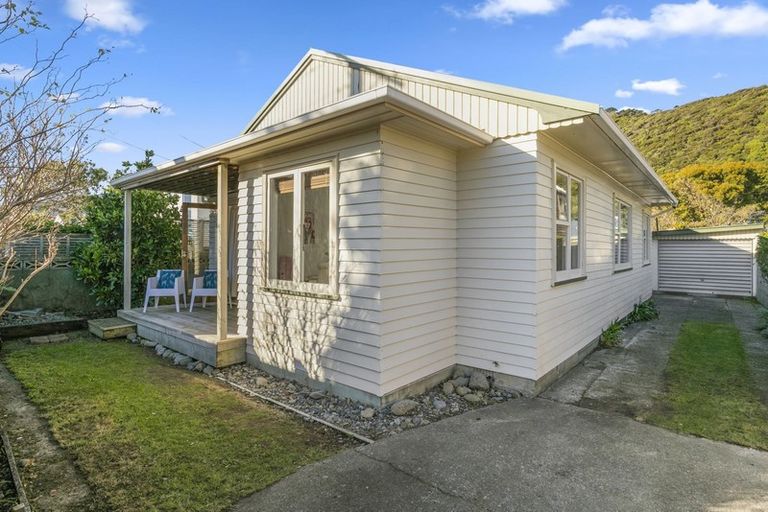 Photo of property in 39 Tuatoru Street, Eastbourne, Lower Hutt, 5013