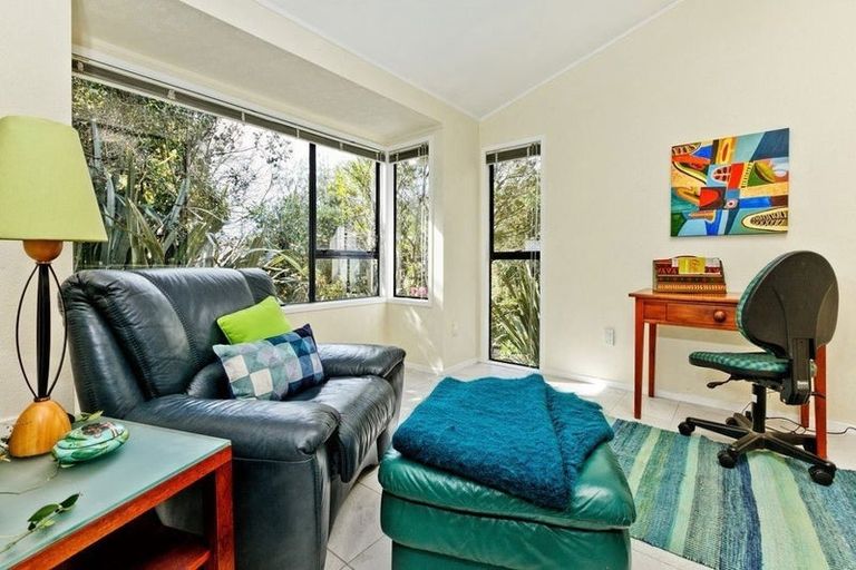 Photo of property in 1/56 Oaktree Avenue, Browns Bay, Auckland, 0630