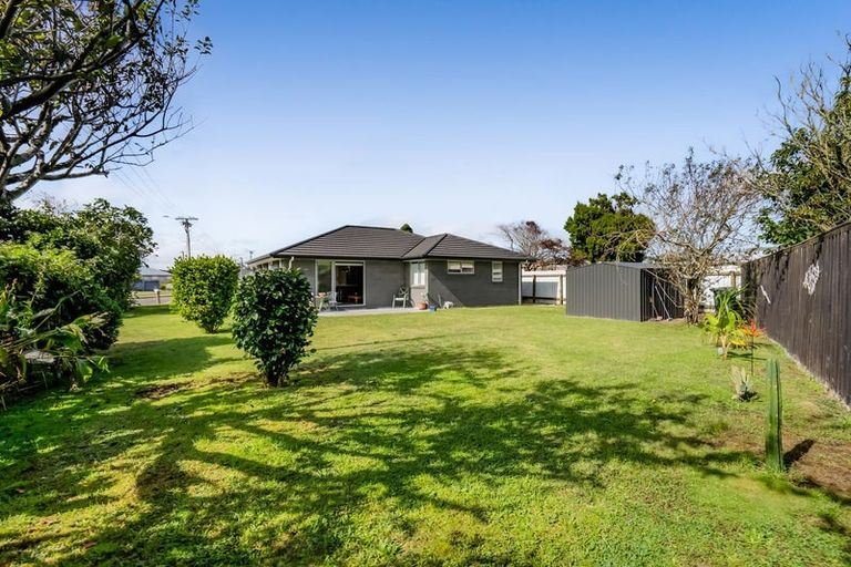Photo of property in 7 Robbins Crescent, Hawera, 4610