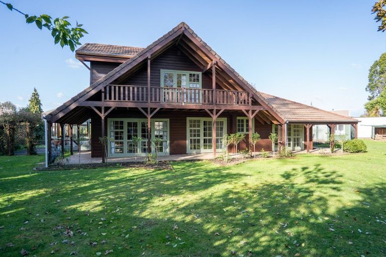 Photo of property in 261 Shakespeare Street, Leamington, Cambridge, 3432