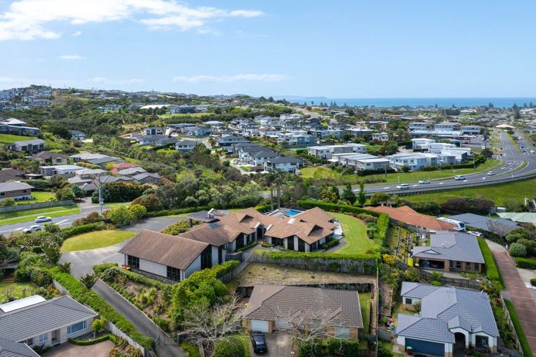Photo of property in 115 Grand Drive, Orewa, 0931