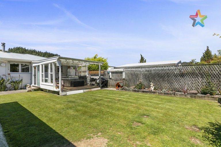 Photo of property in 33 Meremere Street, Wainuiomata, Lower Hutt, 5014