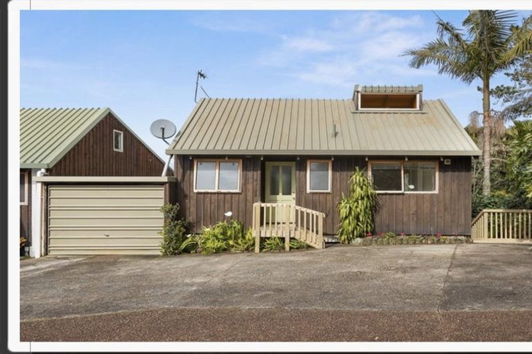 Photo of property in 1/807 East Coast Road, Northcross, Auckland, 0630